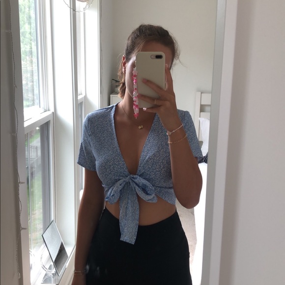 NEW cropped blue & white floral wrap top - Picture 7 of 12